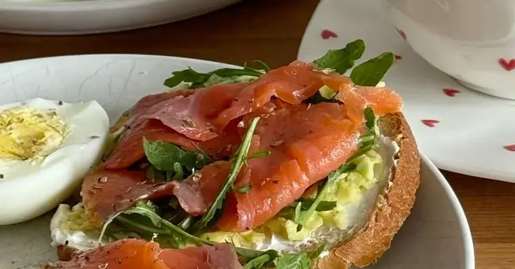 bi-quyet-tre-hoa-da-tu-ben-trong-dinh-duong-va-cham-soc-da-toan-dien