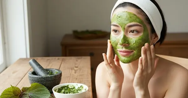 cach-su-dung-la-tia-to-danh-bay-nam-duong-trang-da-ket-hop-detox-trong