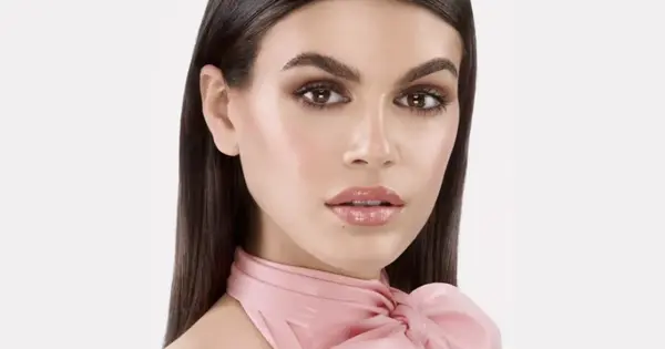 kaia-gerber-va-bi-quyet-lan-da-khoe-manh-ket-hop-che-do-an-uong-va-cha