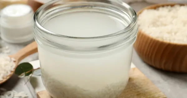 nuoc-vo-gao-va-bi-quyet-cham-soc-toc-toan-dien-tu-loi-ich-tu-nhien-den